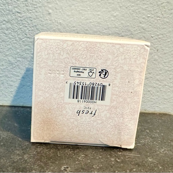 NIB Fresh Rose Deep Hydration Cream - Picture 2 of 6